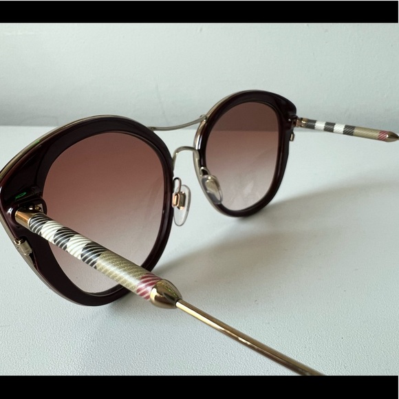 Burberry Check Detail Round Frame Sunglasses - Picture 9 of 14